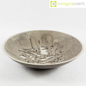 Centrotavola brutalista in cemento