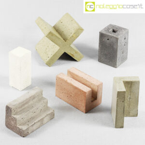 Forme componibili in cemento colorato