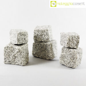 Granito grigio in cubetti sale e pepe