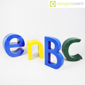 Lettere colorate in metallo