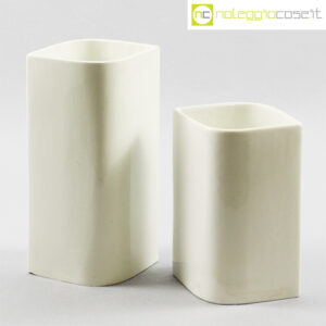 Luci Milano coppia di vasi bianchi