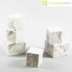 Marmo di Carrara in cubetti irregolari