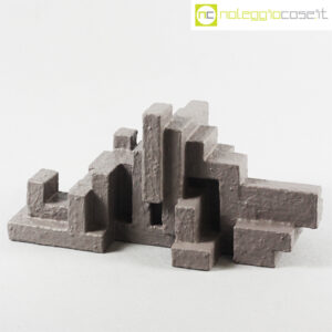 Plastico lungo intonacato grigio