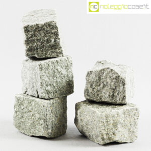 Porfido grigio verde in cubetti irregolari