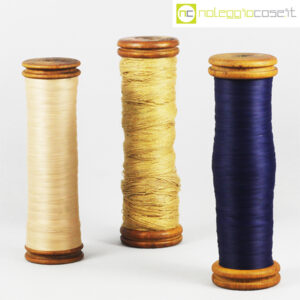 Rocchetti antichi in legno con filo