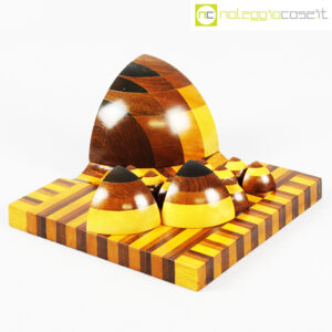 Scultura geometrica in legno