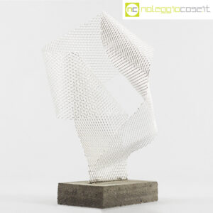 Scultura in nastro metallico e cemento