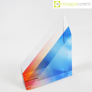 Scultura in plexiglas a strati colorati