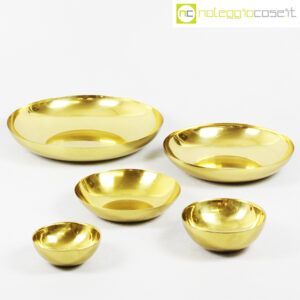 Set di cinque ciotole in ottone
