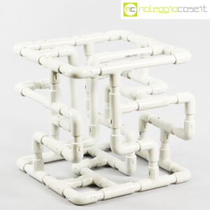 Struttura con tubi e raccordi in plastica