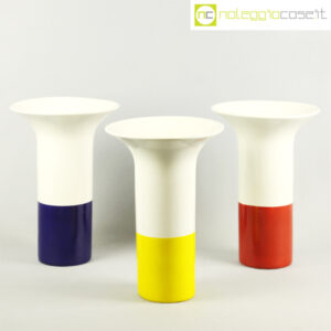 Vasi a imbuto con colori primari