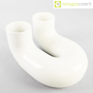 Vaso bianco a tubo piegato