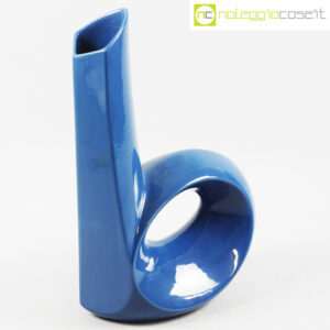 Vaso blu con foro e collo alto