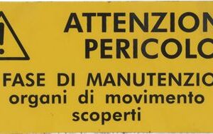 TARGHETTA ADESIVA PERICOLO AFFETTATRICE